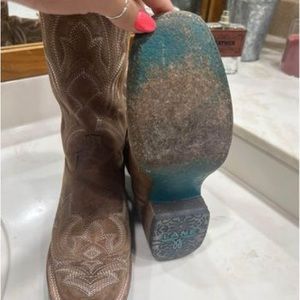 Women’s Square Toe Lane Boots size 8.5. Worn only a few times.